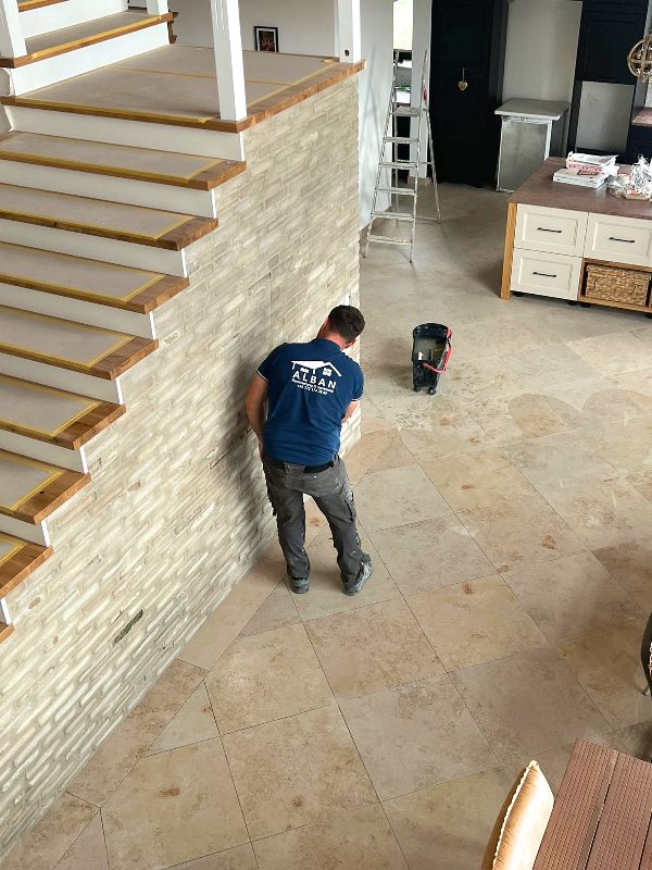 Fliesenarbeiten im Wohnbereich während Renovierung in Ingolstadt von Renovierung & Sanierung ALBAN