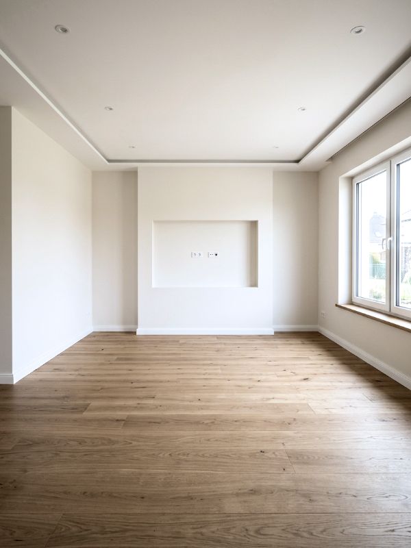 Wohnzimmer mit Parkettboden nach Renovierung in Ingolstadt von Renovierung & Sanierung ALBAN