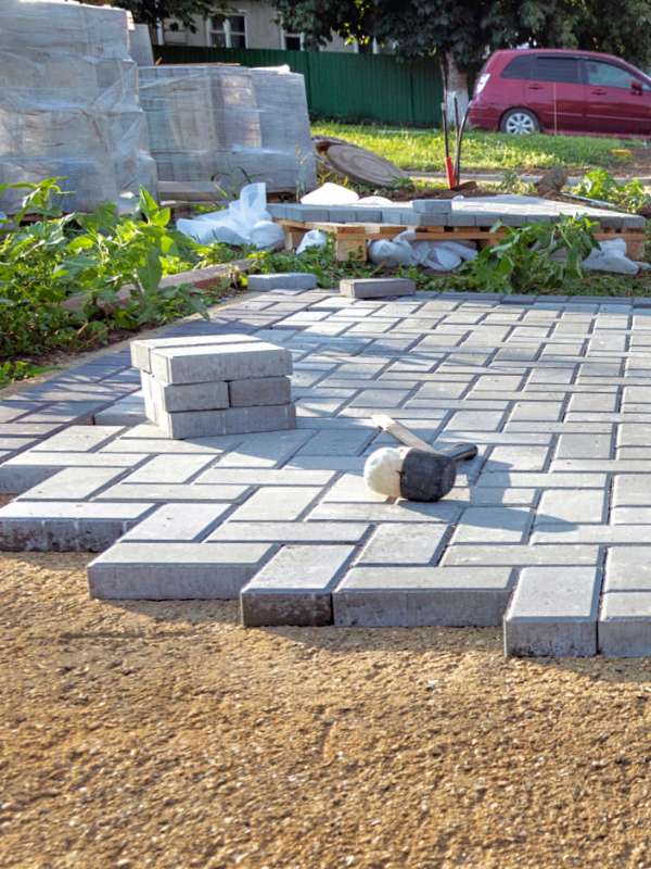 Pflasterarbeiten für Terrasse im Außenbereich in Ingolstadt von Renovierung & Sanierung ALBAN