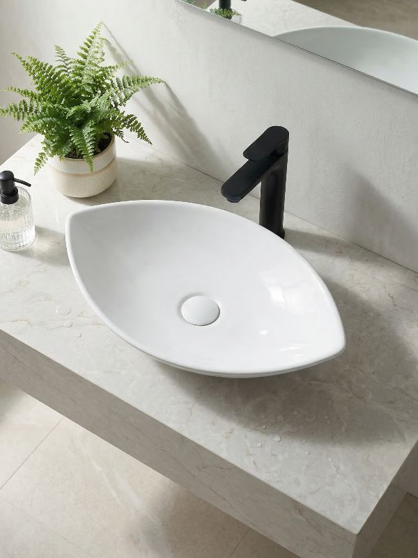 Modernes Design Waschbecken im Badezimmer nach Renovierung in Ingolstadt von Renovierung & Sanierung ALBAN